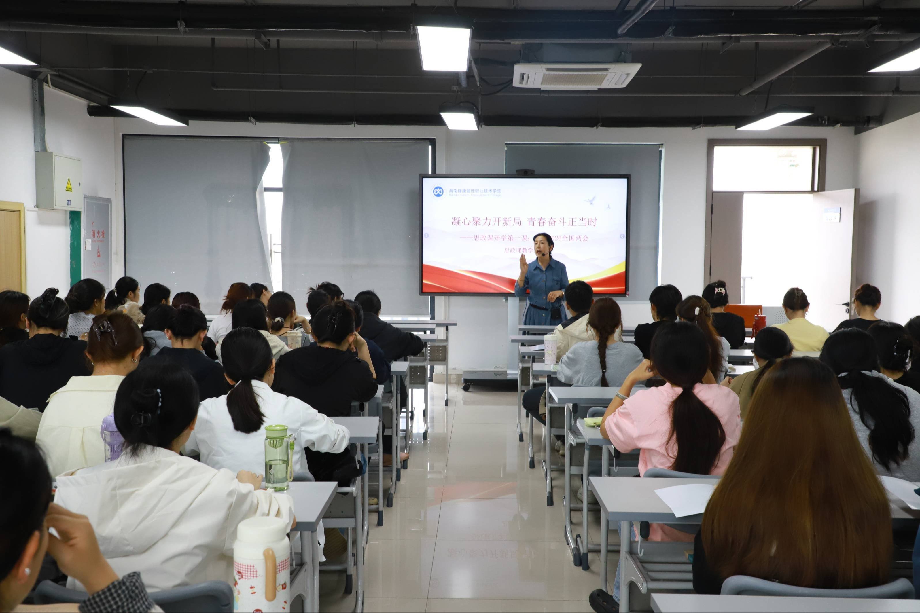 推门听课“把脉”课堂 立德树人夯实根基——学院领导班子深入一线开展思政课听评指导